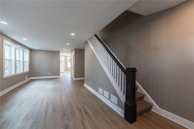 Building Photo - 531 N Euclid Ave