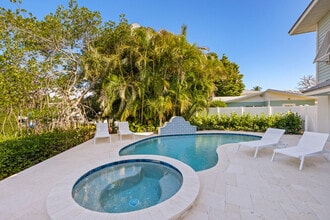 Building Photo - 121 Damfino St