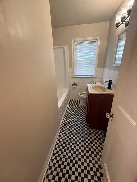 Building Photo - 1045 4th Ter W