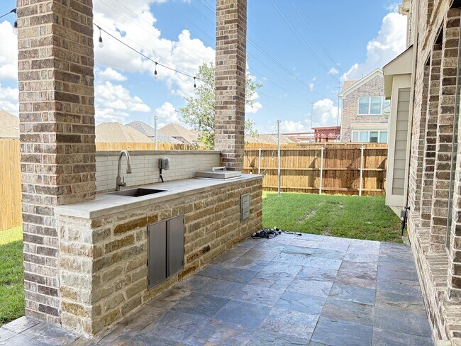 Building Photo - 7952 Ashwood Ln
