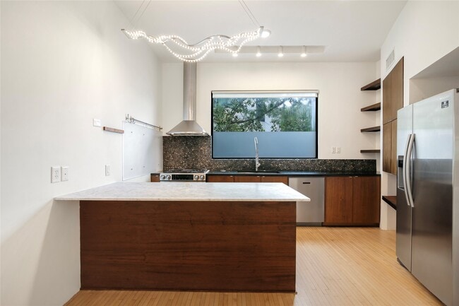 Building Photo - 730 Tulane St