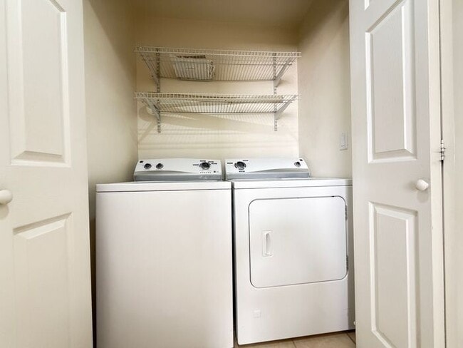 Building Photo - Carry Over Showing: This property has been shown before and will be rented to the first most qual...