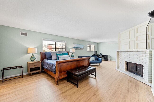 Building Photo - 4850A - Mandalay Shores/ Oxnard/ 5 bedroom...
