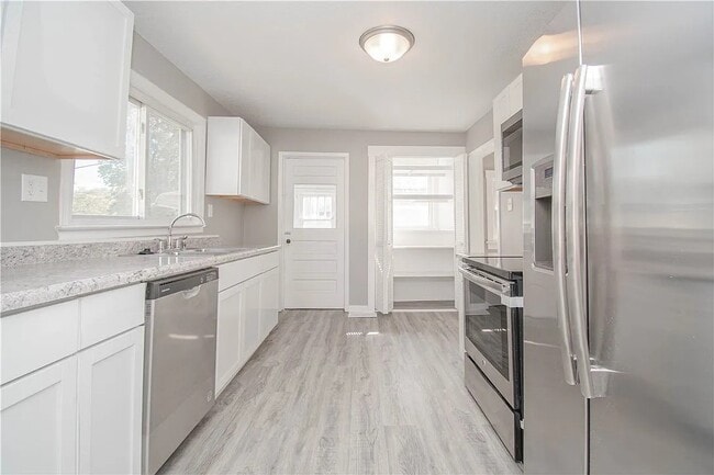 Building Photo - 409 3rd St