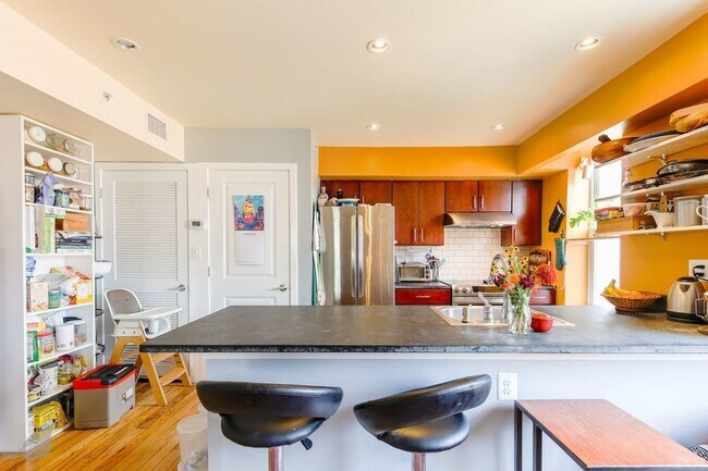 Building Photo - 420 16th St SE