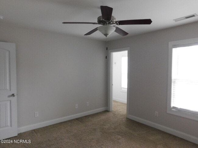 Building Photo - 108 Meadow Way