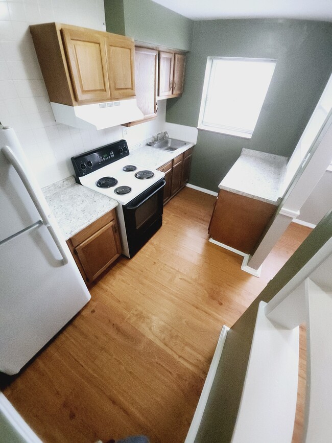 Kitchen - 7629 Ivory Ave