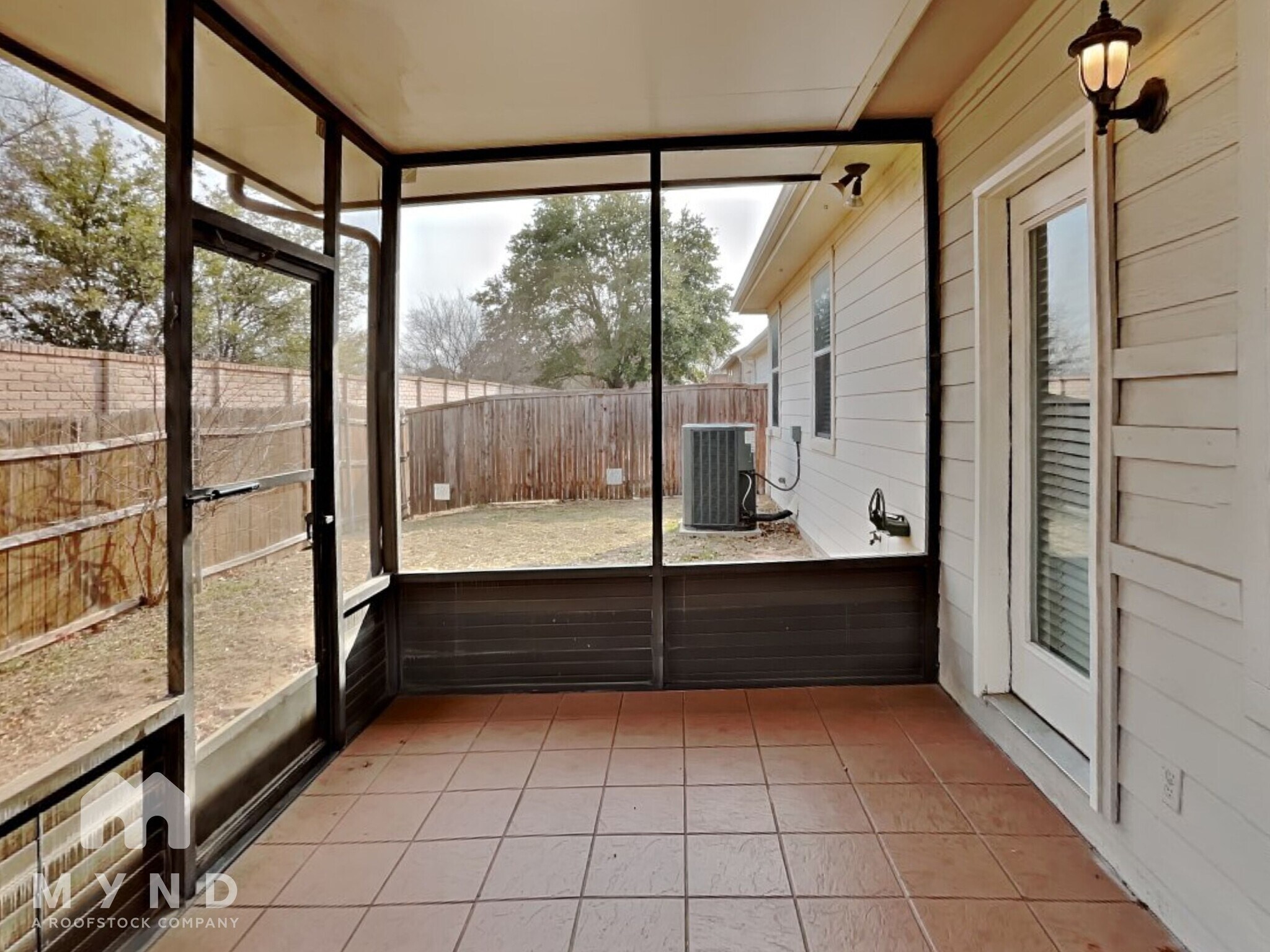 Building Photo - 3941 Overlake Dr