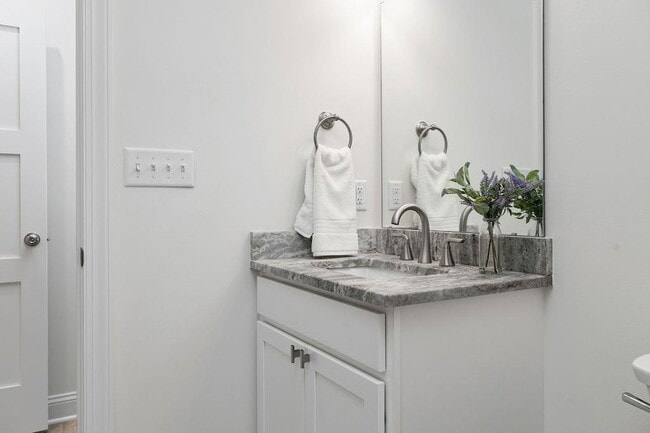 Building Photo - 1025 Frye St