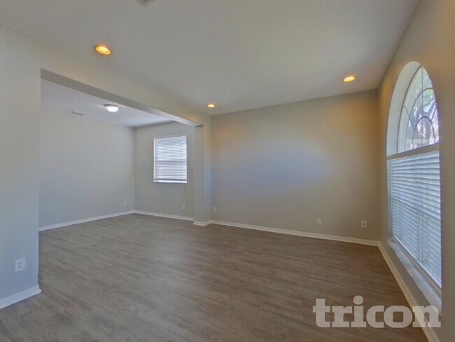 Building Photo - 9540 Baton Rouge Ln