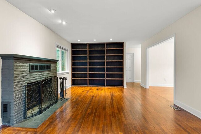 Building Photo - 9702 SW Brookside Dr