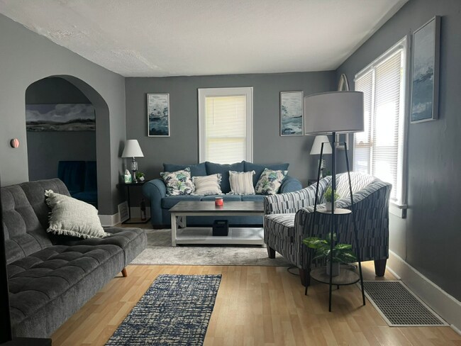 Building Photo - 207 New York St