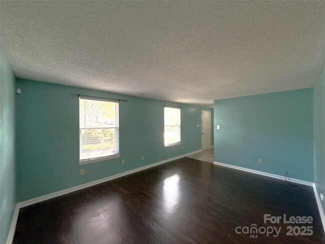 Building Photo - 2015 Bantry Ln