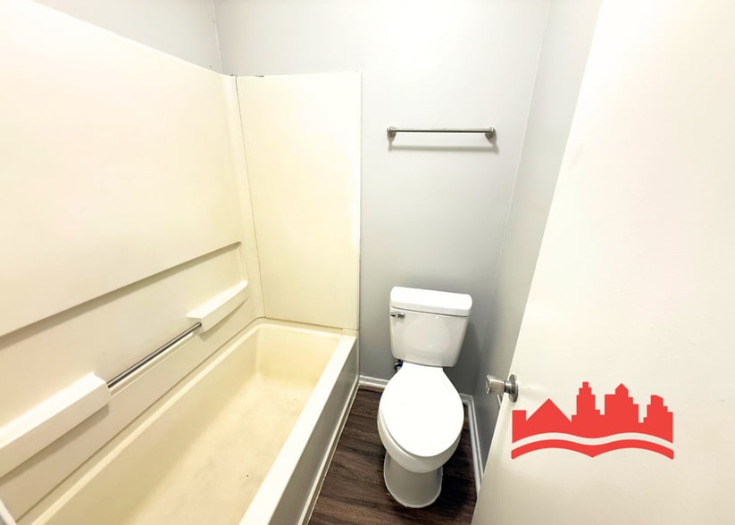 Building Photo - Fully Renovated 3BR/2BA Home – Move-In Ready!