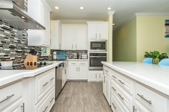 Building Photo - 375 NE Wharf Way