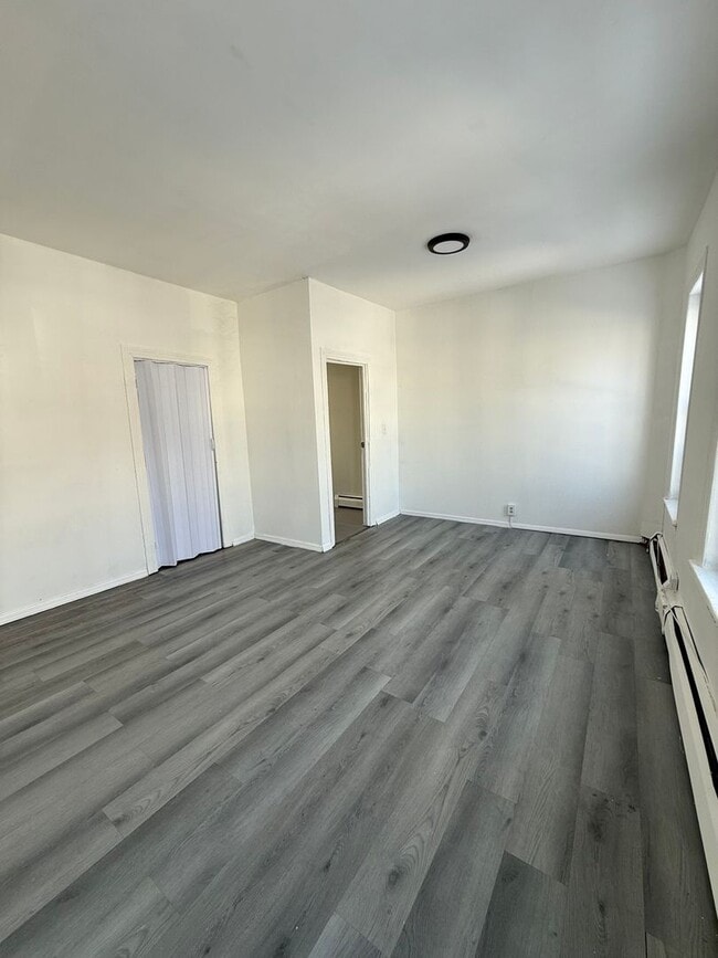 Building Photo - 295 Spring St