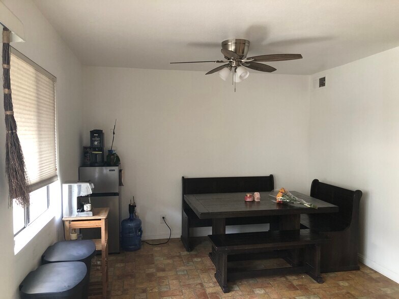 Building Photo - 3275 Caminito Eastbluff