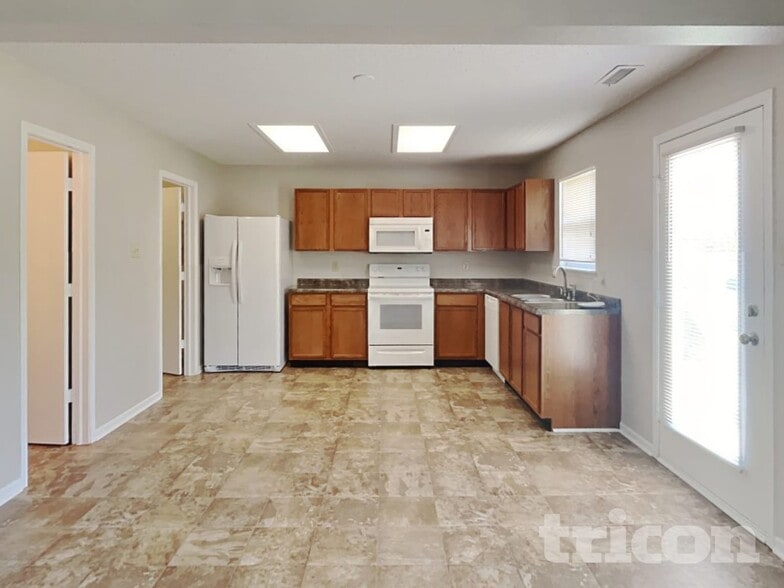 Building Photo - 5632 N Jefferson Dr