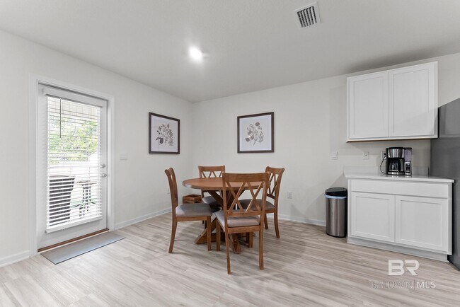 Building Photo - 15807 Laurelbrooke Lp