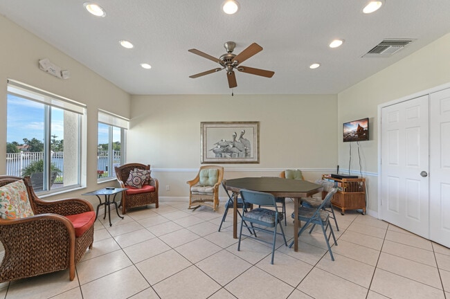 Building Photo - 650 Snug Harbor Dr