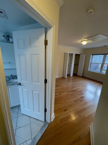 Building Photo - 302 Paine Ct