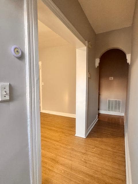 Building Photo - 228 N Kenwood Ave