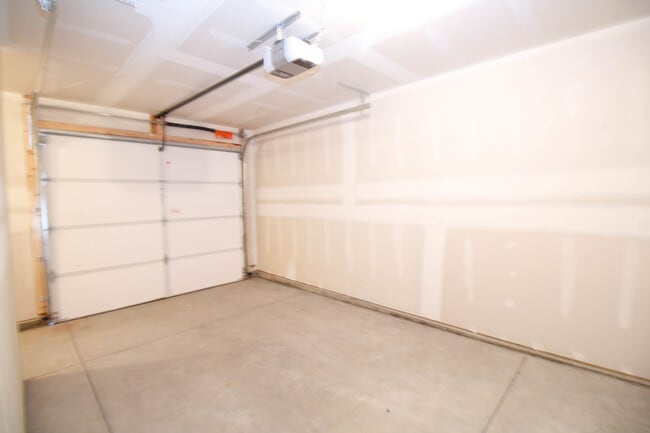 Building Photo - Beautiful 2 bed 2.5 Bath Townhome in West Greeley Available Early June!