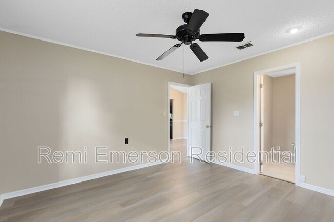 Building Photo - 10562 Bridlewood Ave