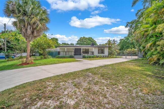Building Photo - 5096 SW 28th Terrace