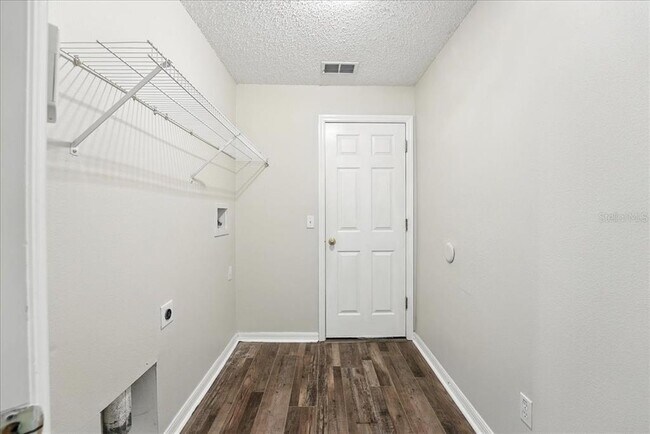 Building Photo - 961 Hanford Dr