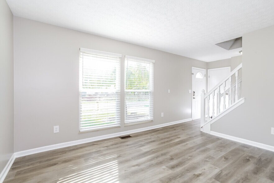Building Photo - 5560 Deer Hill Dr