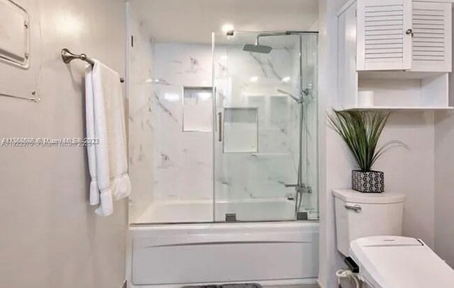 Building Photo - 1717 N Bayshore Dr