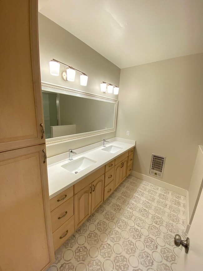 Building Photo - 2 Bed 1.5 Bath Condo In Moraga *Remodeled*