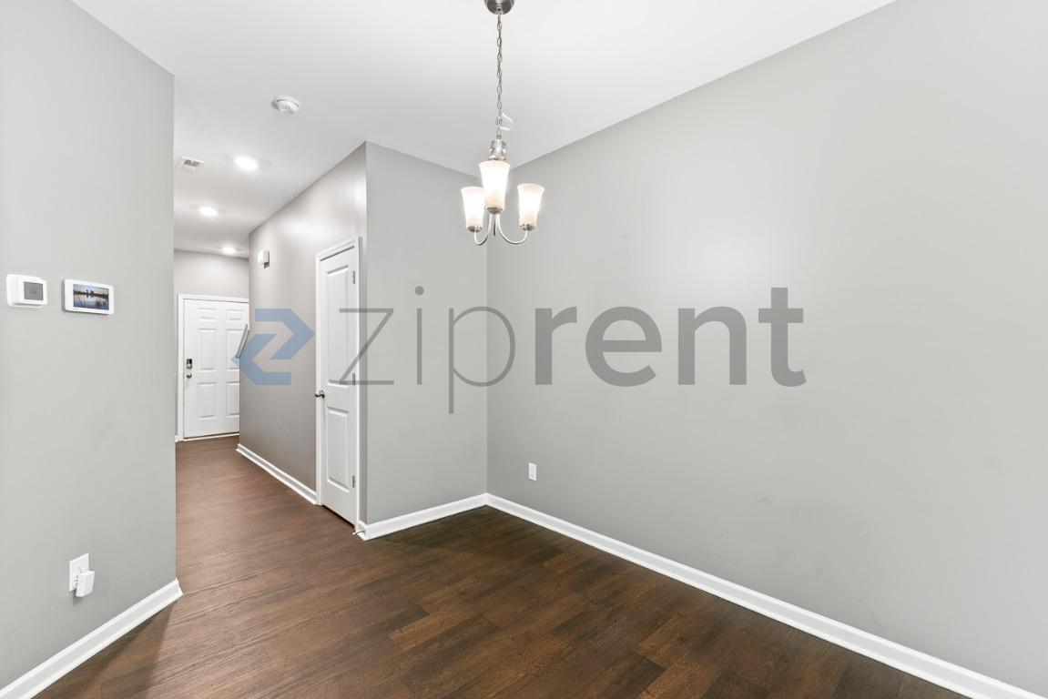Building Photo - Unit