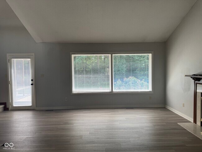 Building Photo - 329 Sandbrook Dr