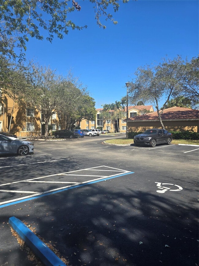 Building Photo - 7970 N Nob Hill Rd