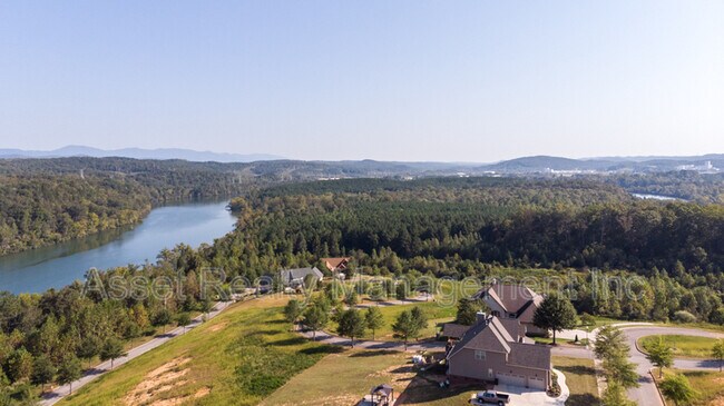 Building Photo - 509 Broadberry Ave