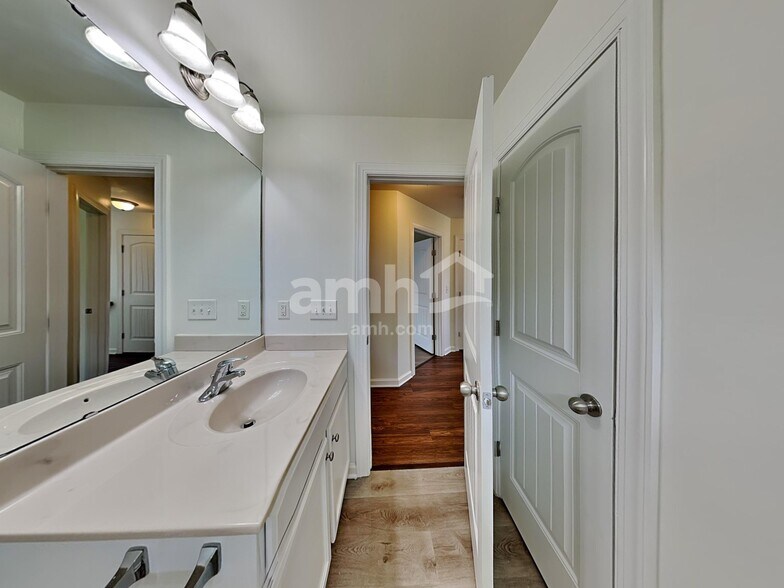 Building Photo - 112 Occidental Dr