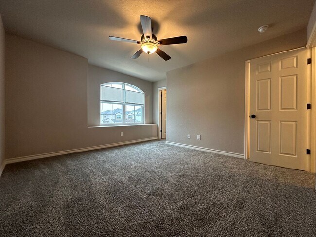 Building Photo - Town home for rent