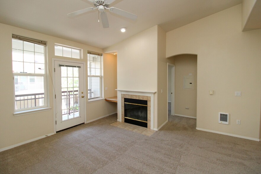 Building Photo - 1170 NE 64th Ln