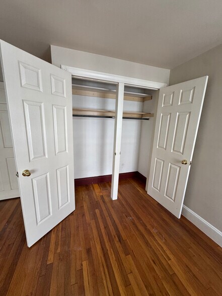 Building Photo - 11 Linwood Ave