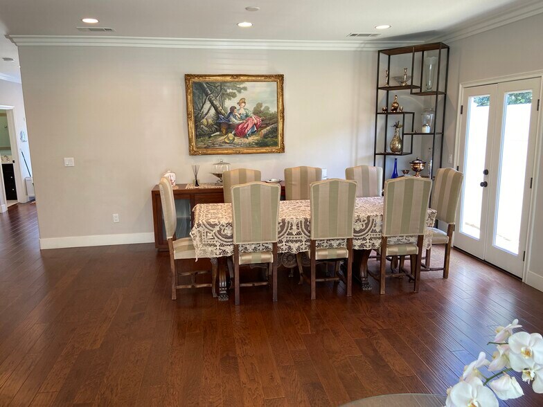 Building Photo - 4470 Stansbury Ave