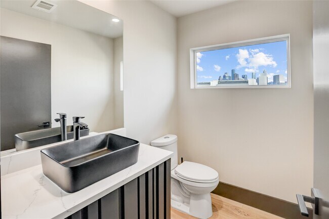 Building Photo - 1116 Peden St