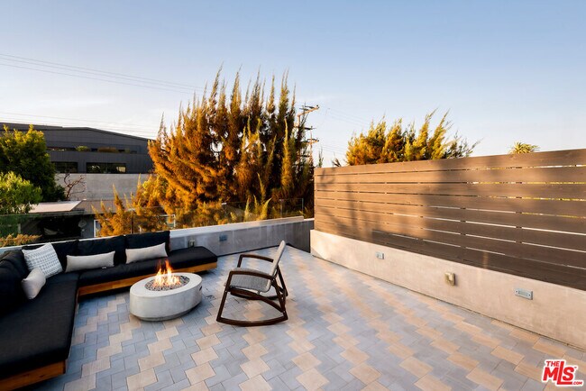 Building Photo - 4211 Ince Blvd