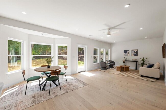 Building Photo - 13 Autumn Oaks Dr