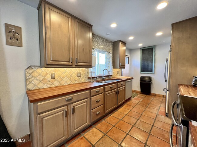 Building Photo - 37801 N Cave Creek Rd