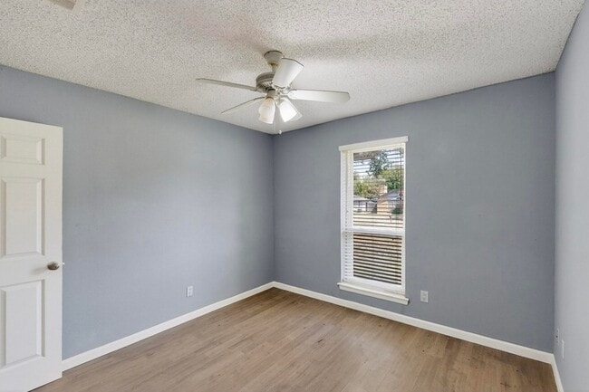 Building Photo - 2211 Sierra Dr