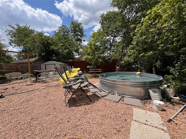 Building Photo - 2321 Lakehurst Dr