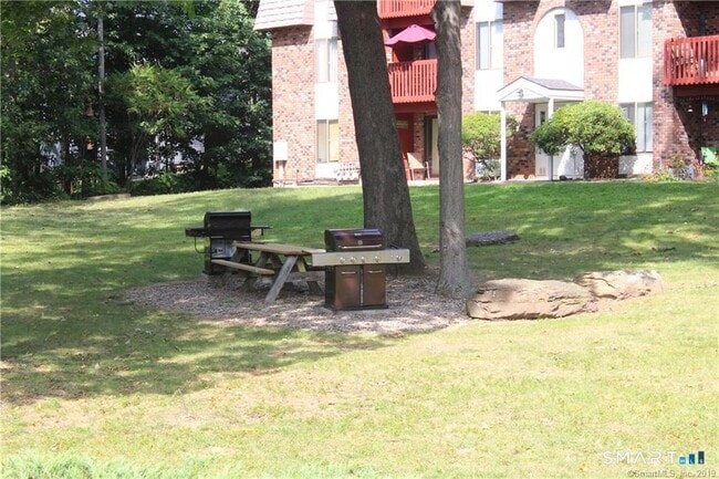 Building Photo - 20 Woodsedge Dr