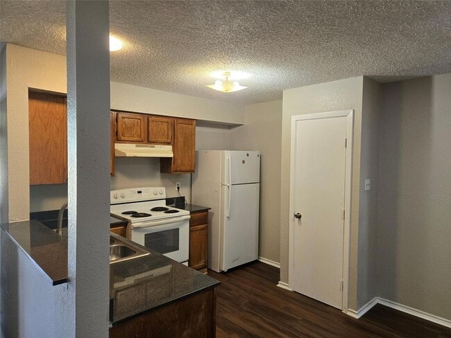 Building Photo - 10207 Brownie Dr